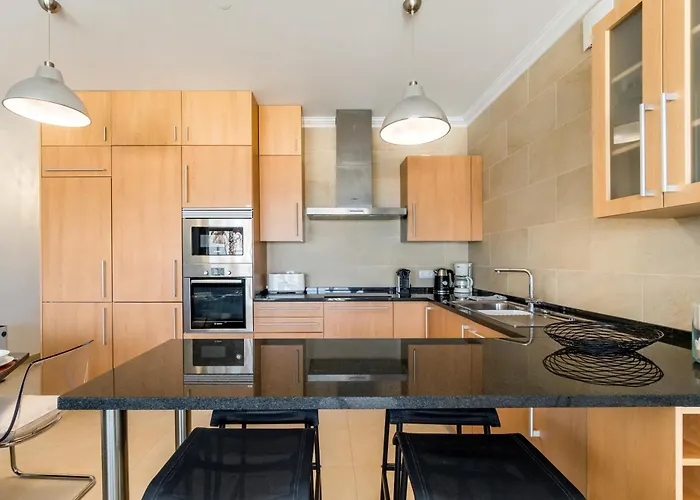 By The In D'el Rey * Óbidos