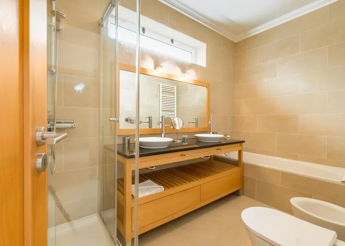 By The In D'el Rey *